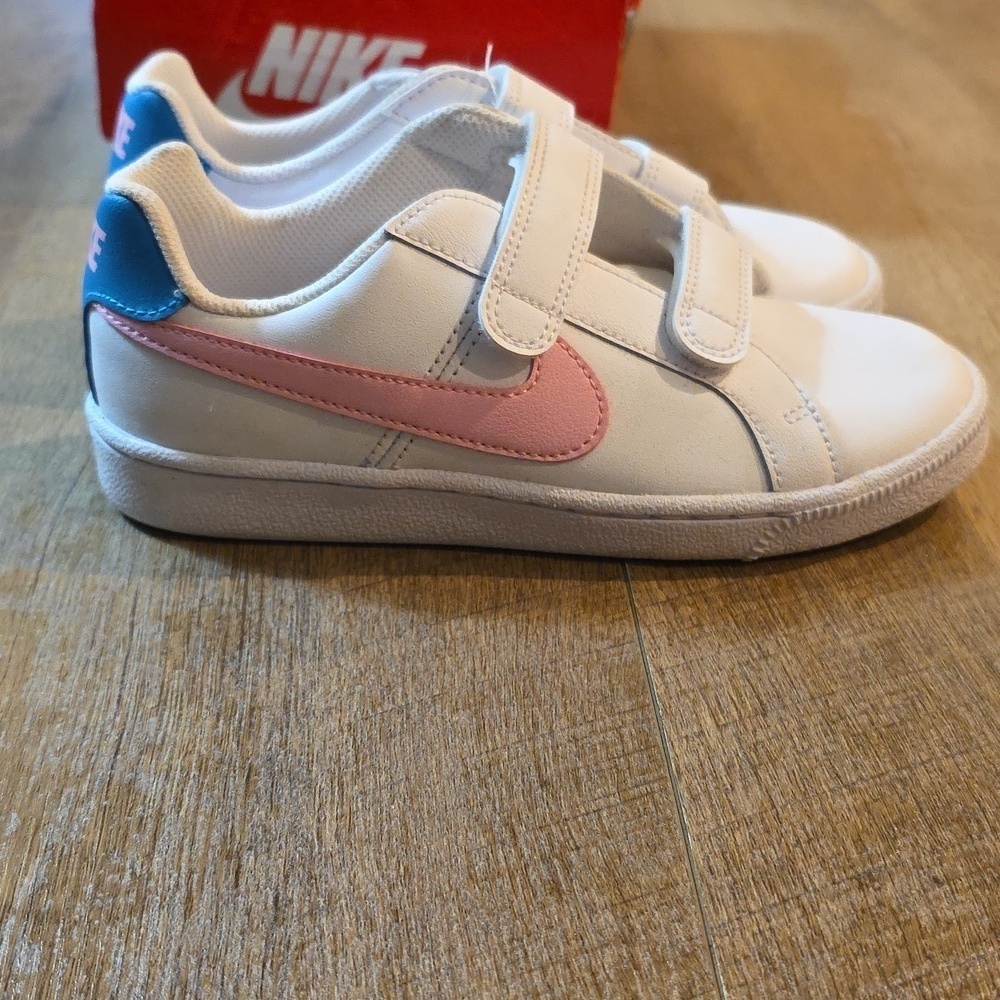 Nike - Court Royale- Kids Sneakers. Size 2